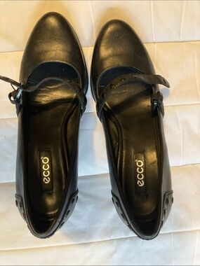 Ecco Black Leather Mary Jane Flats with Strap